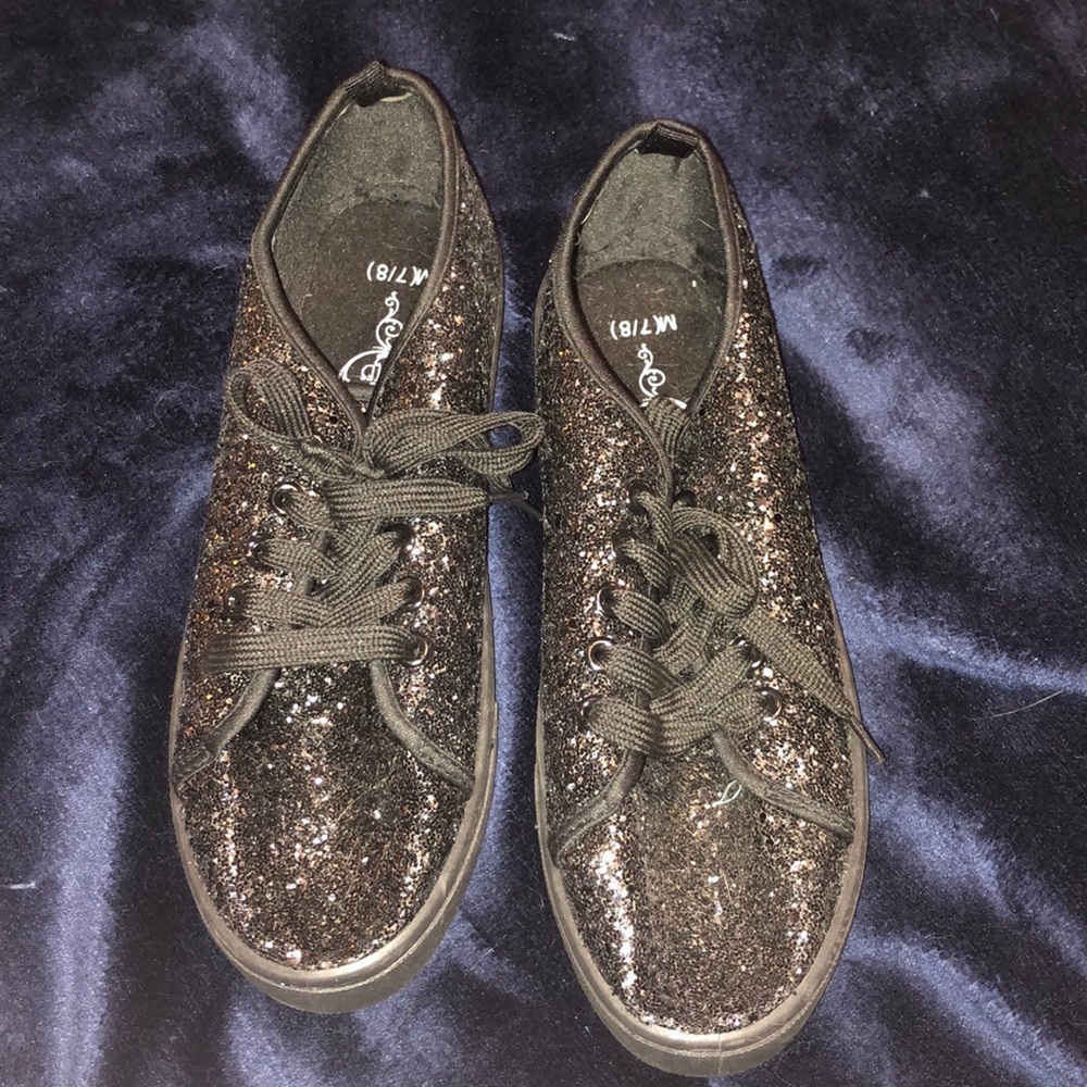 Rave/shuffle shoes